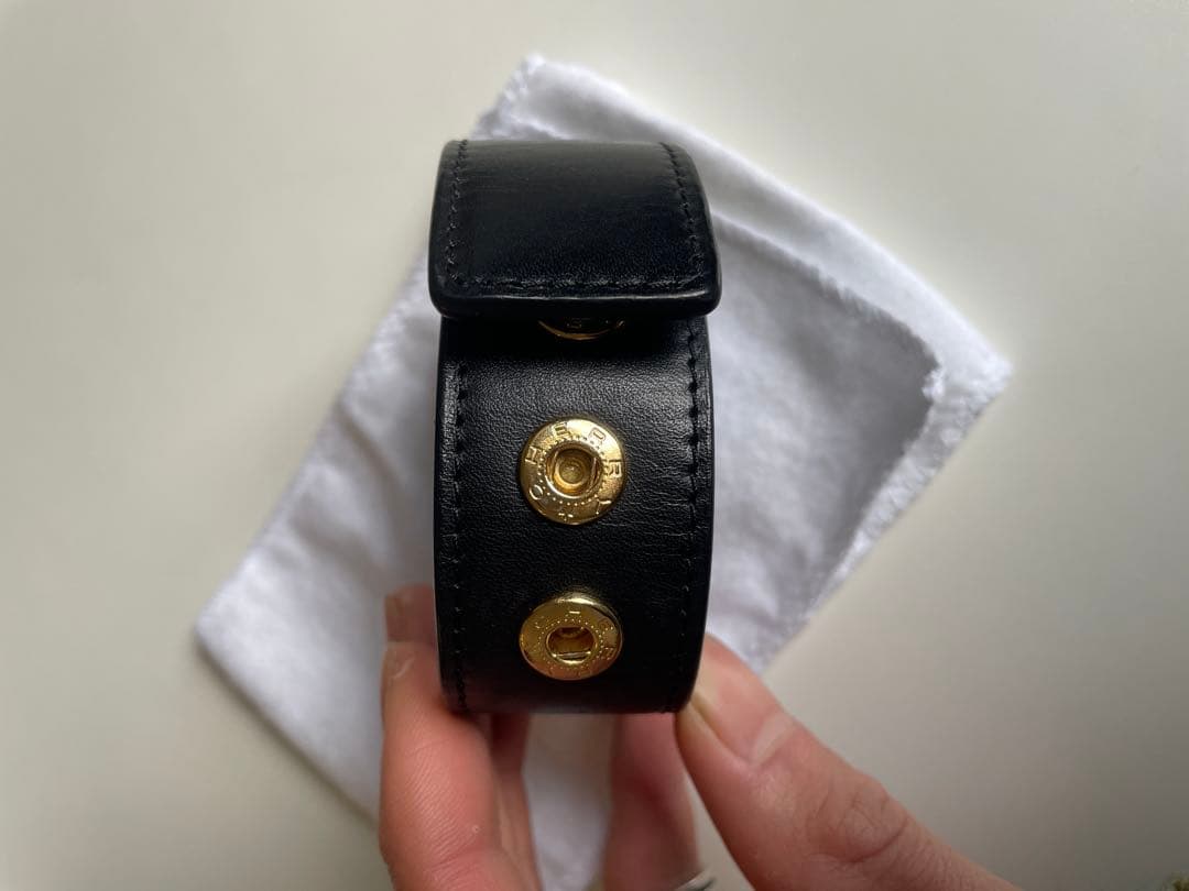 GIVENCHY ジバンシィ スタースタッズ レザーブレスレット バングル