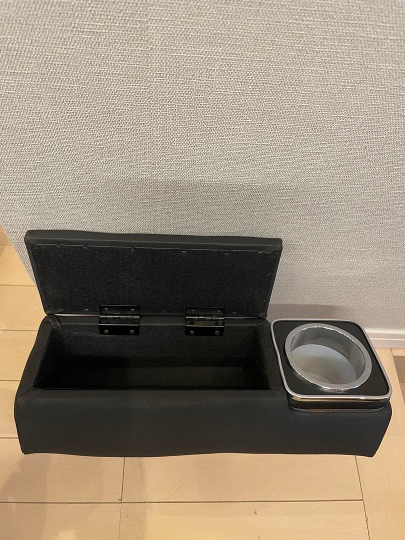 トヨタ　ハイエース　肘掛け
