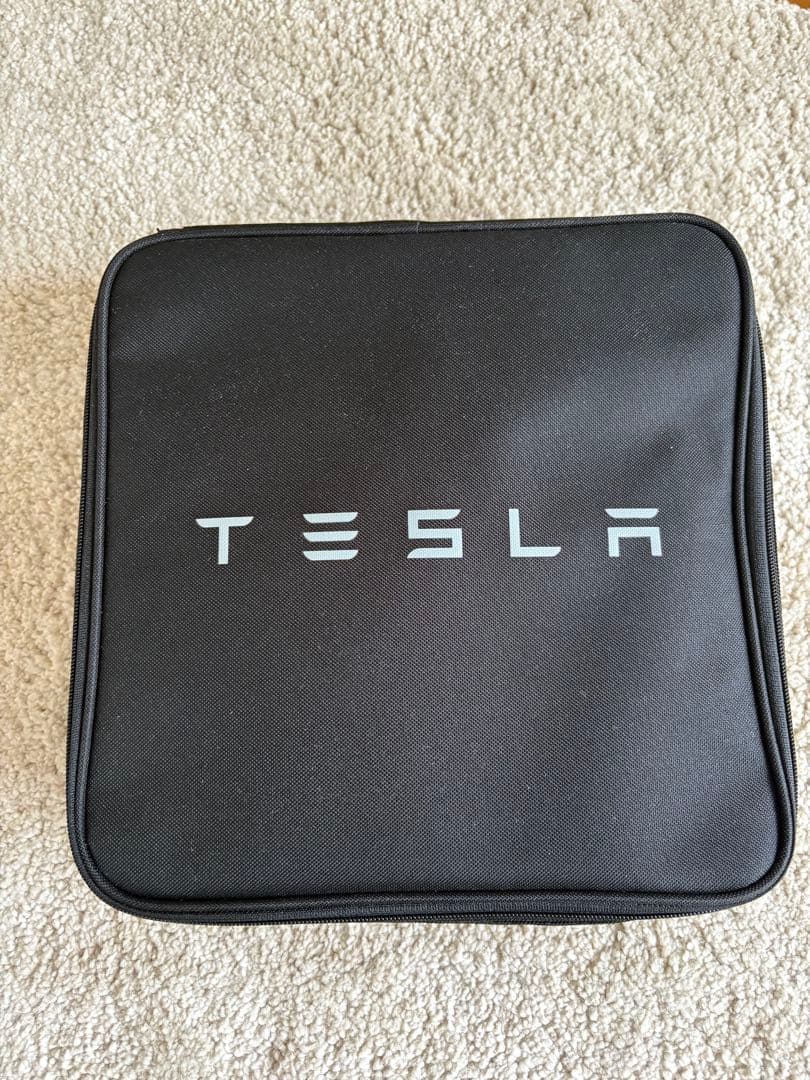 Tesla チャージャーケーブルセット　収納付