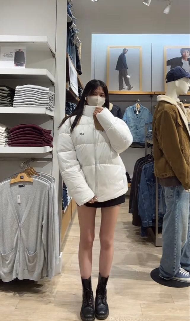 完売品！GAP ダウンジャケット ホワイト 白 ロゴ入 ダウン M