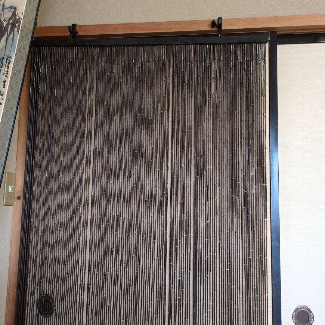 黒のストリングタイプのれん