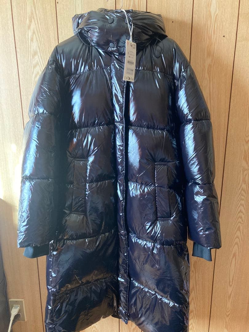 完売品　ZARA ザラ　エナメルダウンジャケット