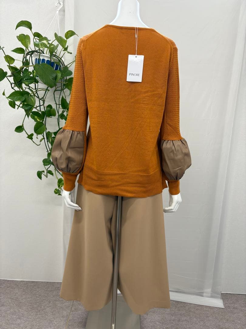 ☆PINORE☆新品未使用☆38size☆お袖デザイン☆Vネック ニット☆