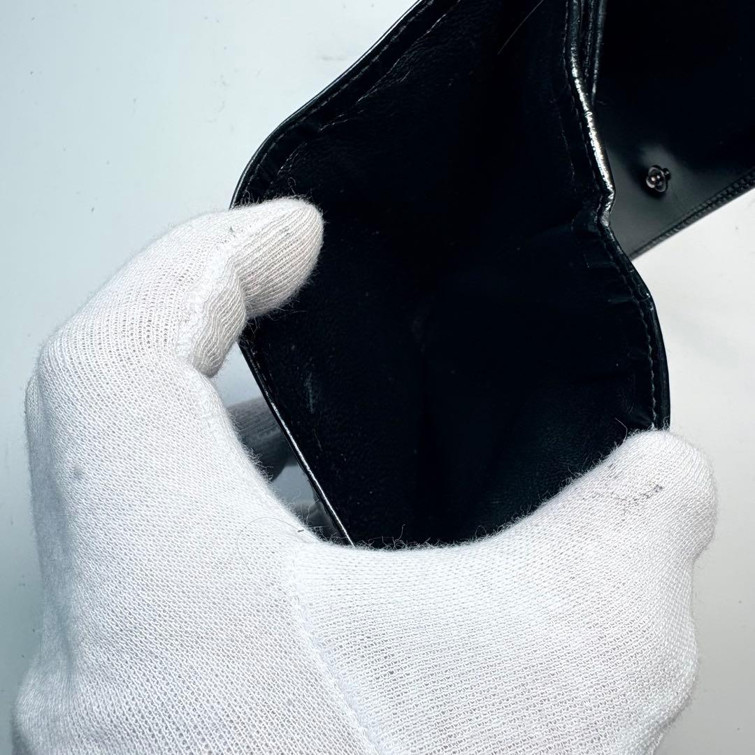 極美品　GUCCI グッチ　がま口エナメルパテントレザー三つ折り財布ブラック黒