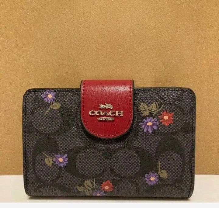 新品未使用コーチ二つ折り財布花柄ブラックシグネチャーレディースメンズ送料無料