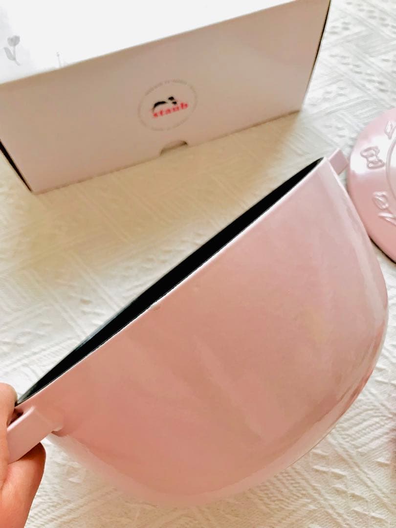 staub ストウブ 20cm 海外限定ハローキティコラボ　ワナベ ソルベローズ