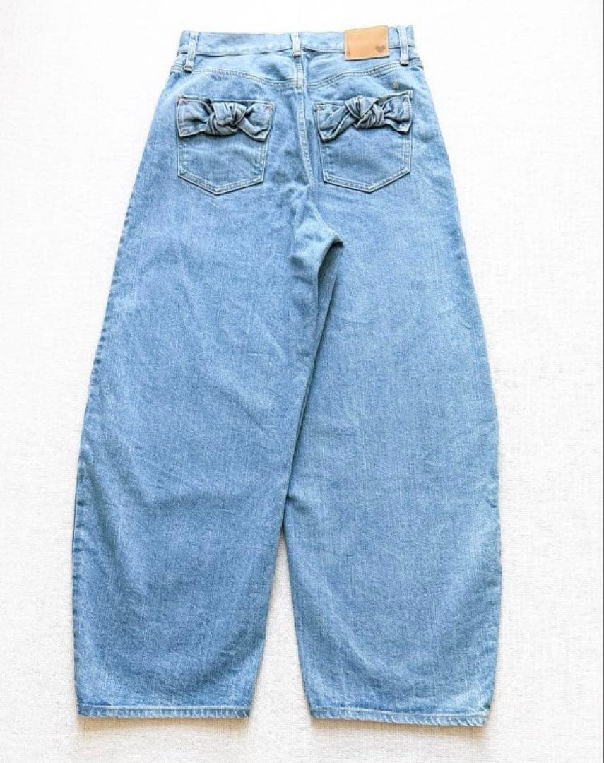 ミューベル　リボンデニムパンツ　カーブシルエット