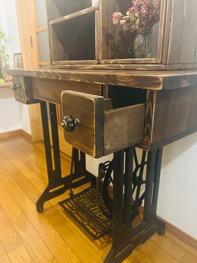 直接引き取りの場合お値下げ可　アンティークな ミシンテーブル　デスク ドレッサー