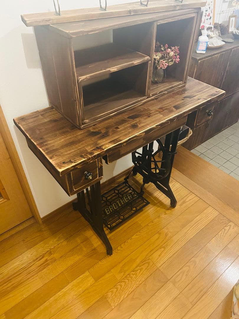 直接引き取りの場合お値下げ可　アンティークな ミシンテーブル　デスク ドレッサー
