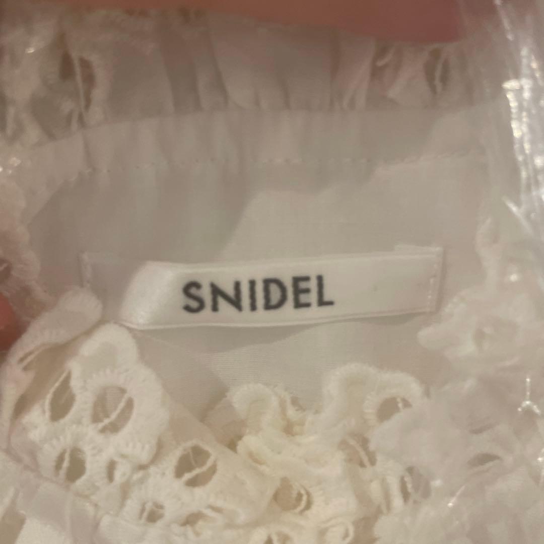 新品タグ付　クロップドコットンフリルブラウス　　　SNIDEL