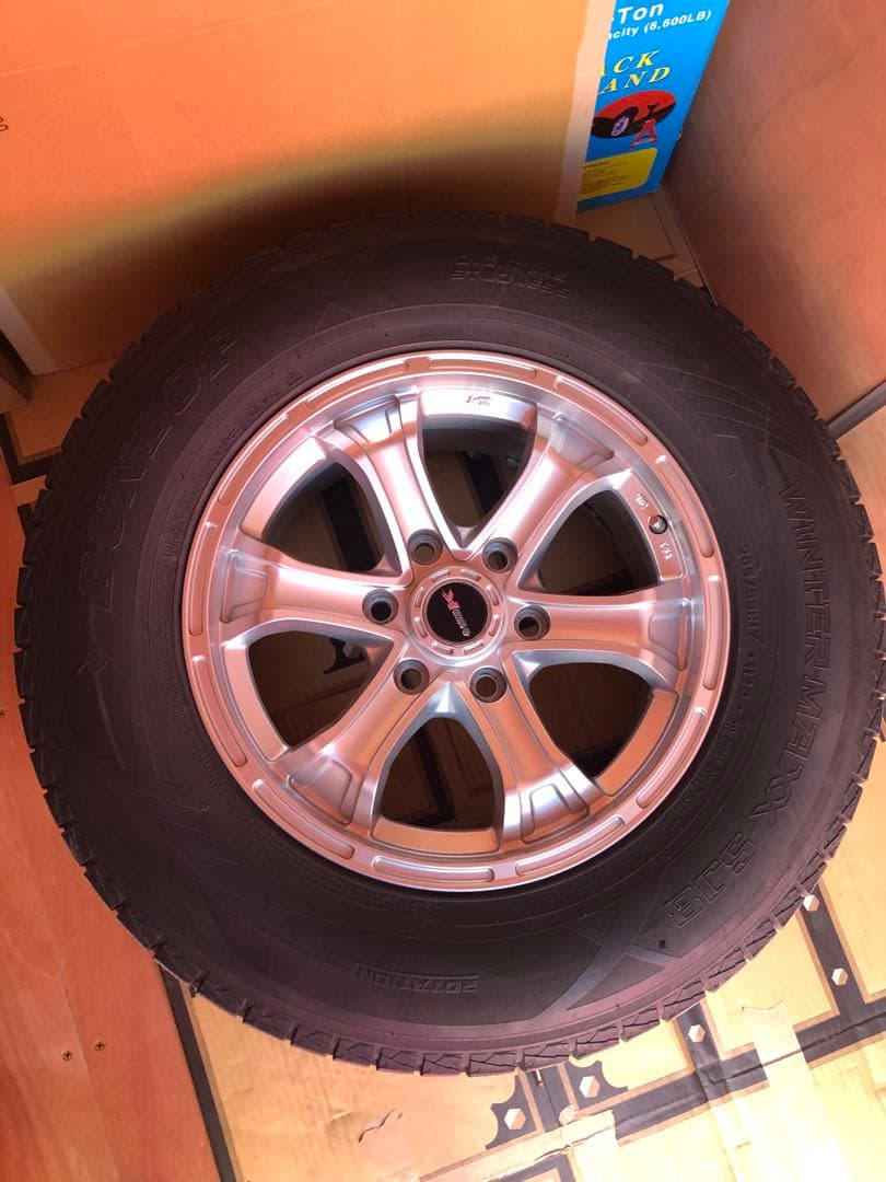 ダンロップDUNLOPスタッドレス ハイラックスプラドFJ 265/65R17
