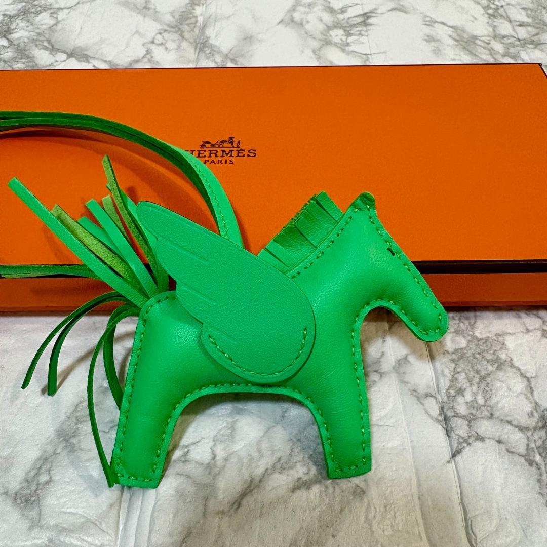 HERMES　エルメス　ペガサスPM　チャーム　キーホルダー　緑　グリーン