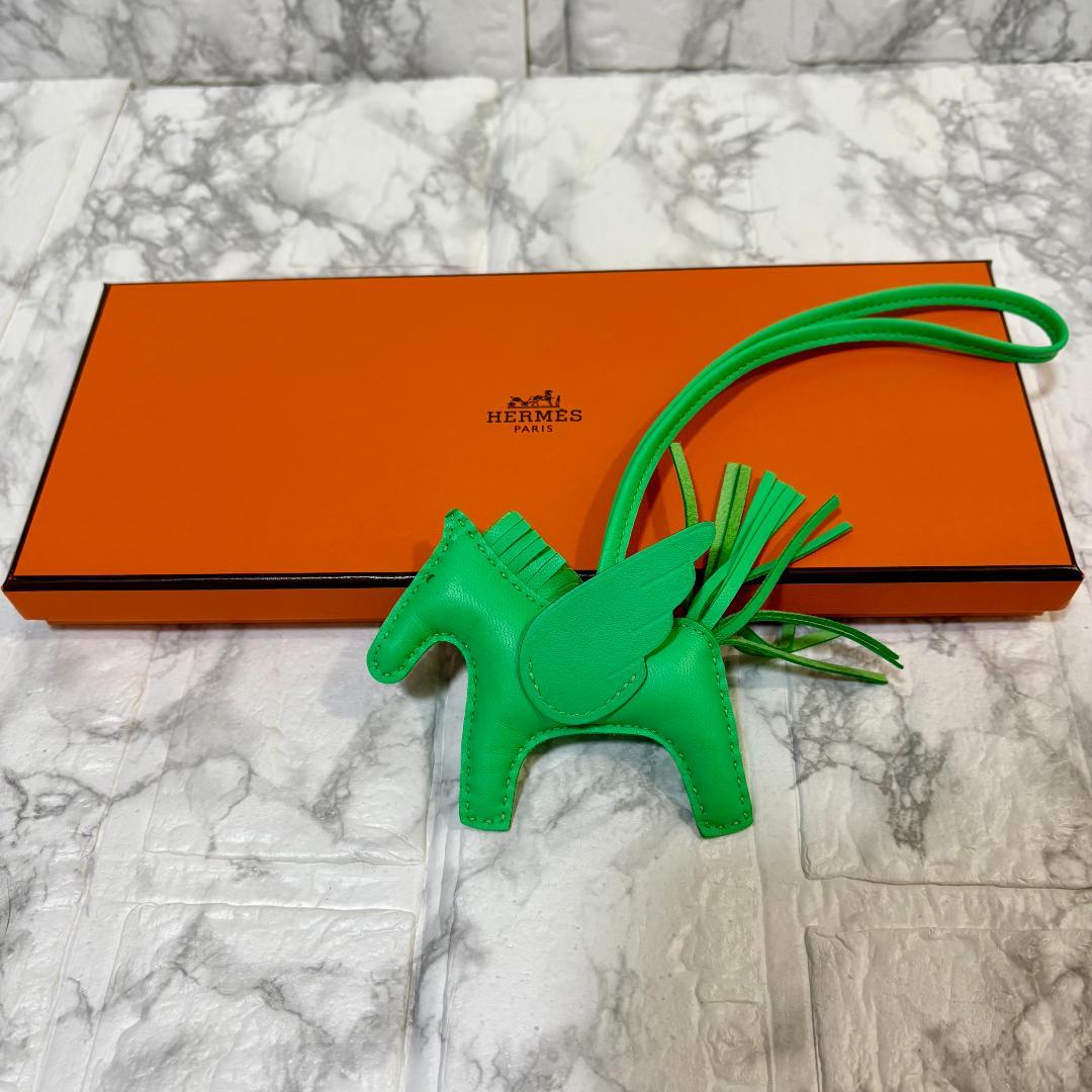 HERMES　エルメス　ペガサスPM　チャーム　キーホルダー　緑　グリーン