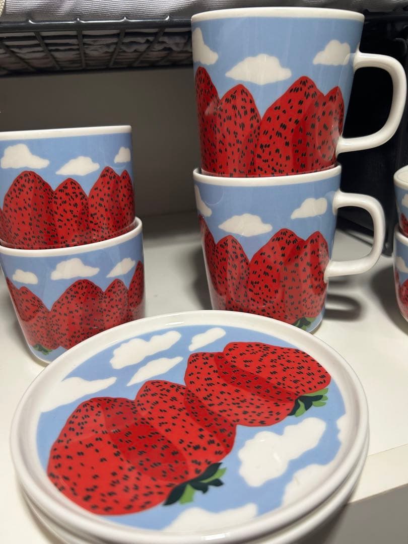 マリメッコ イチゴ 食器セット
