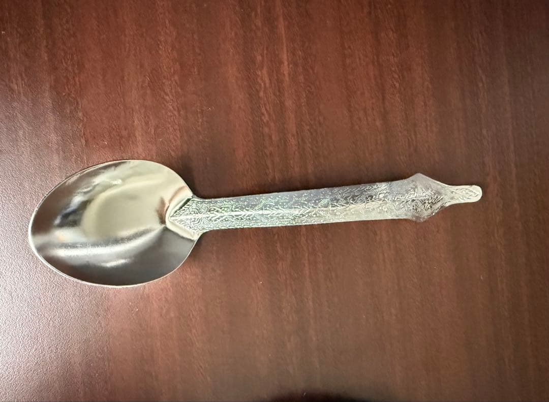 装飾的な鍋 蓋付き 直径約25cm