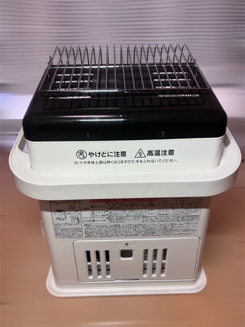【美品】イワタニ カセットガスストーブ CB-STV-DKD 暖房　ポータブル