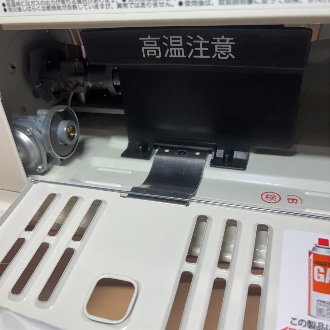 【美品】イワタニ カセットガスストーブ CB-STV-DKD 暖房　ポータブル