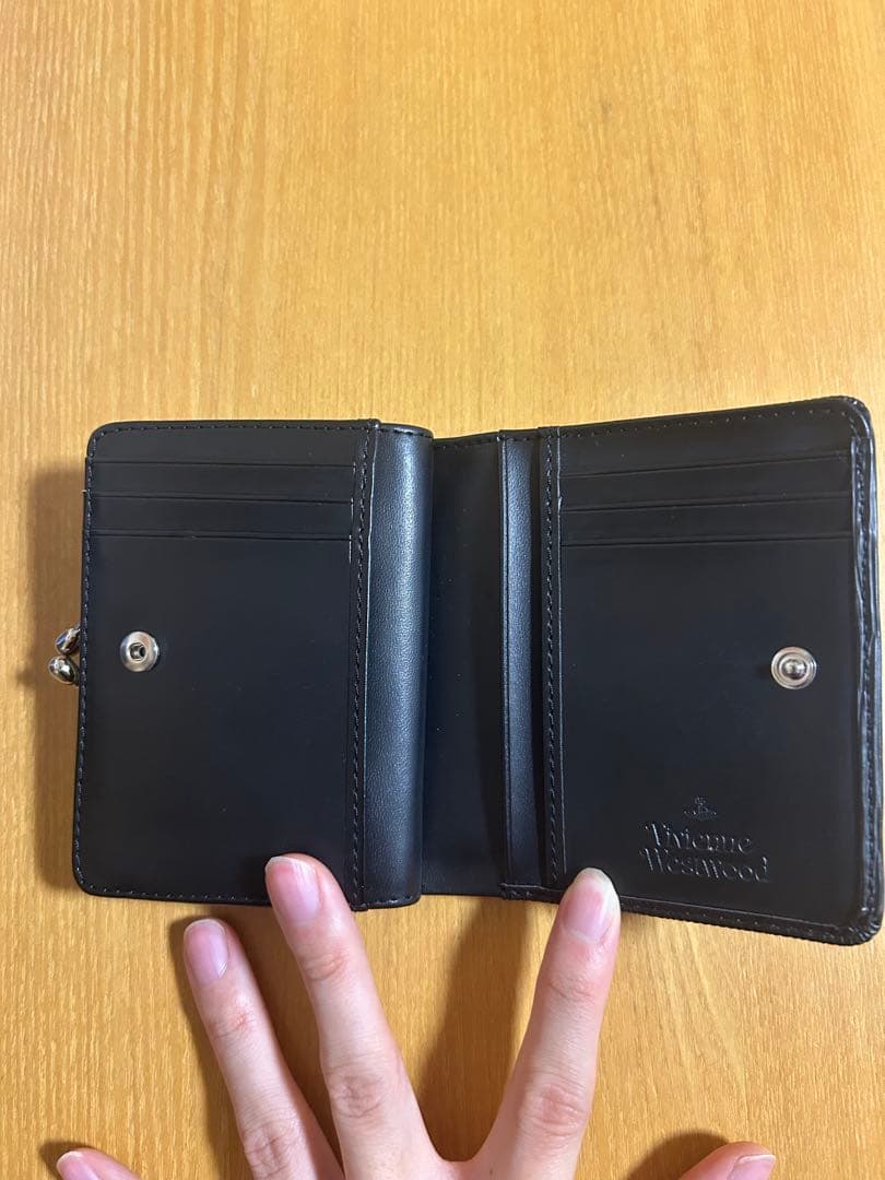 ヴィヴィアン二つ折り財布　ブラック
