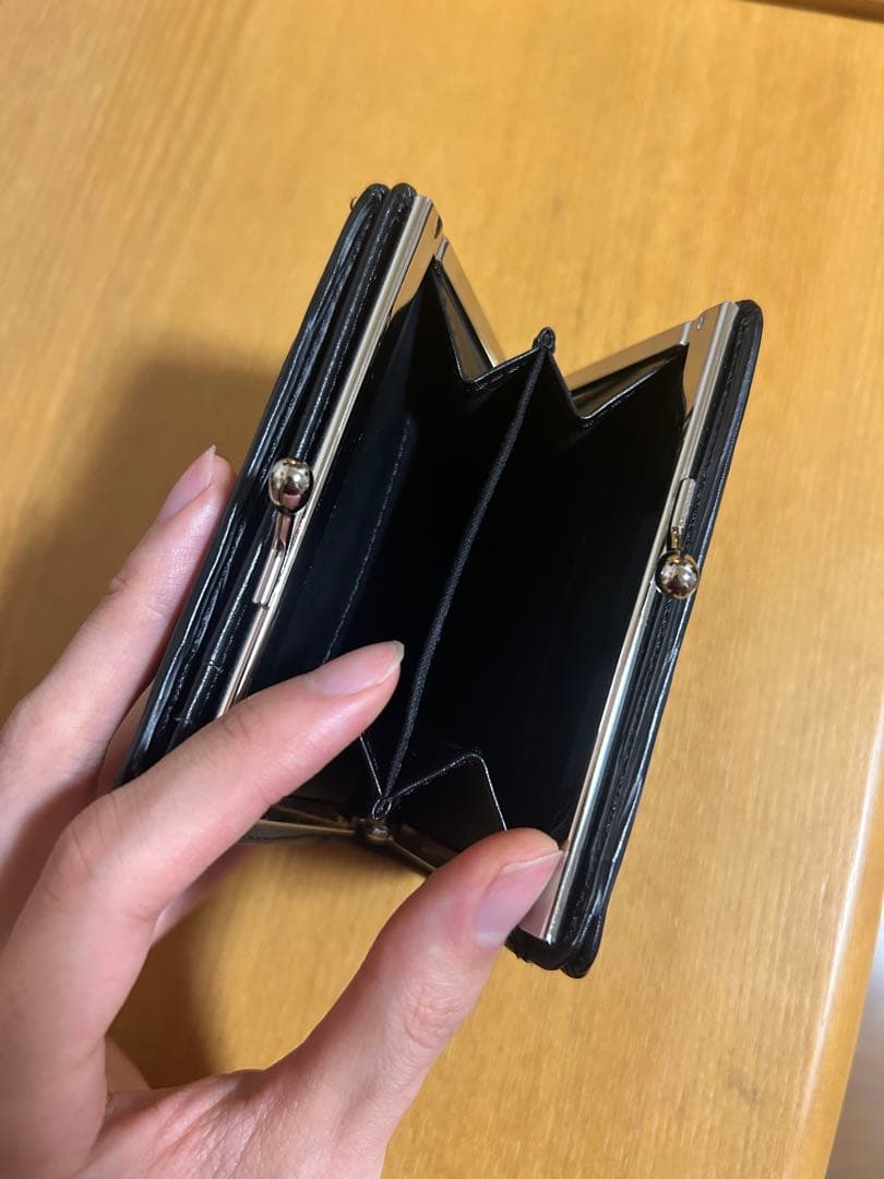 ヴィヴィアン二つ折り財布　ブラック