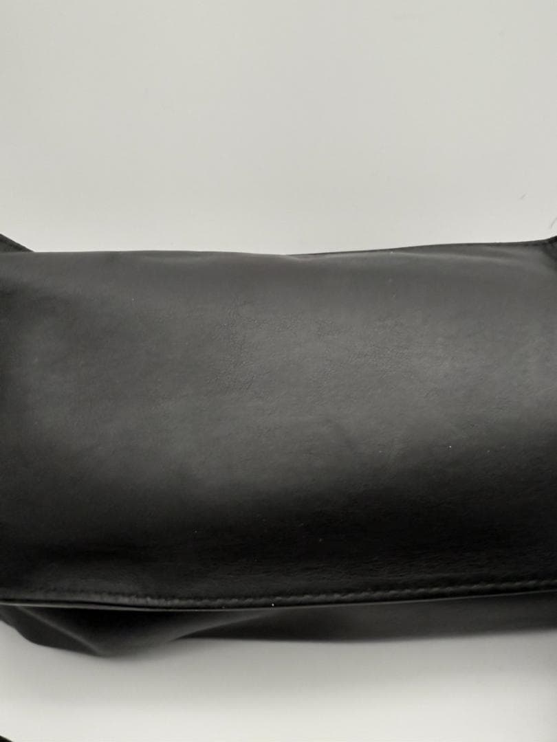 美品✨バレンシアガ パンチングロゴ レザー ボディバッグ ベルトバッグ 黒