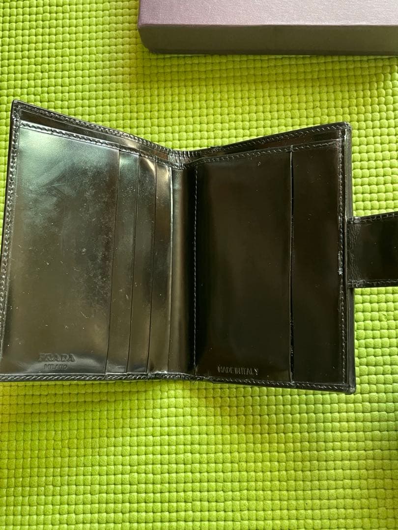 PRADA 財布　ヴィンテージ　ブラック　牛革　コンパクト財布　プラダ