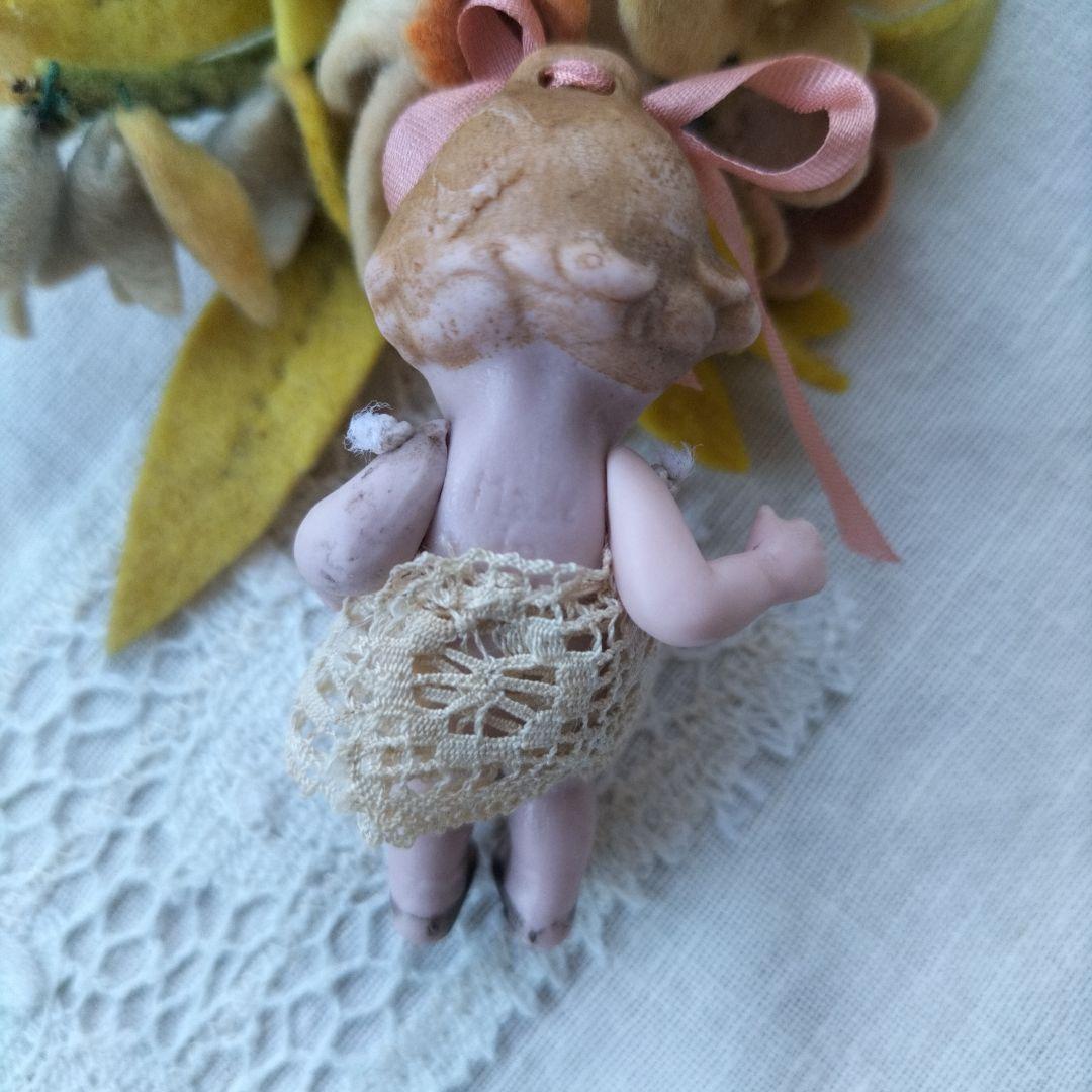 ドイツ　アンティーク　HERTWIG ミニチュアビスクドール　頭にリボン　女の子