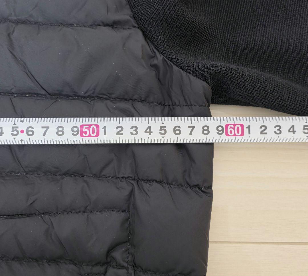 MONCLER GRENOBLE ダウンパッド付きのフロントが特徴です