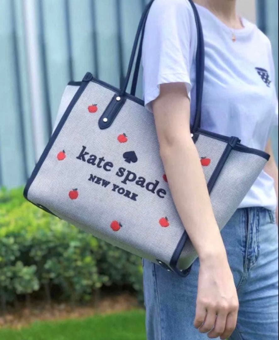 kate spade りんご柄トートバッグ