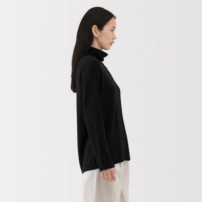MUJI Labo S自然の色を生かして染色したカシミヤタートルネックセーター黒