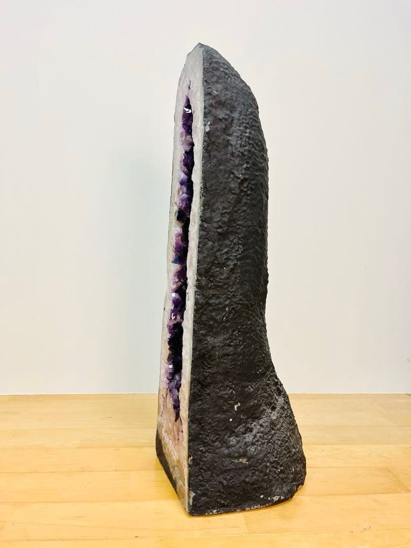 アメジストドーム 天然石 高さ72cm（大粒の結晶・金粉状カコクセナイト）