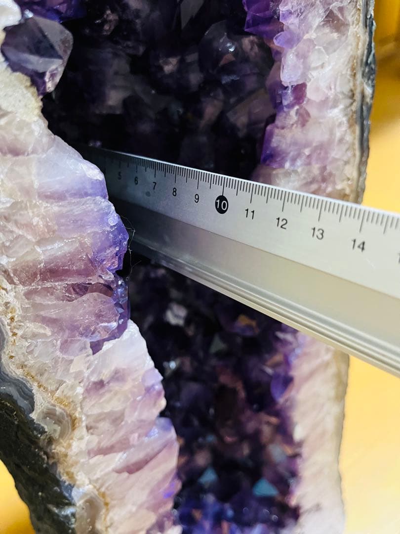 アメジストドーム 天然石 高さ72cm（大粒の結晶・金粉状カコクセナイト）