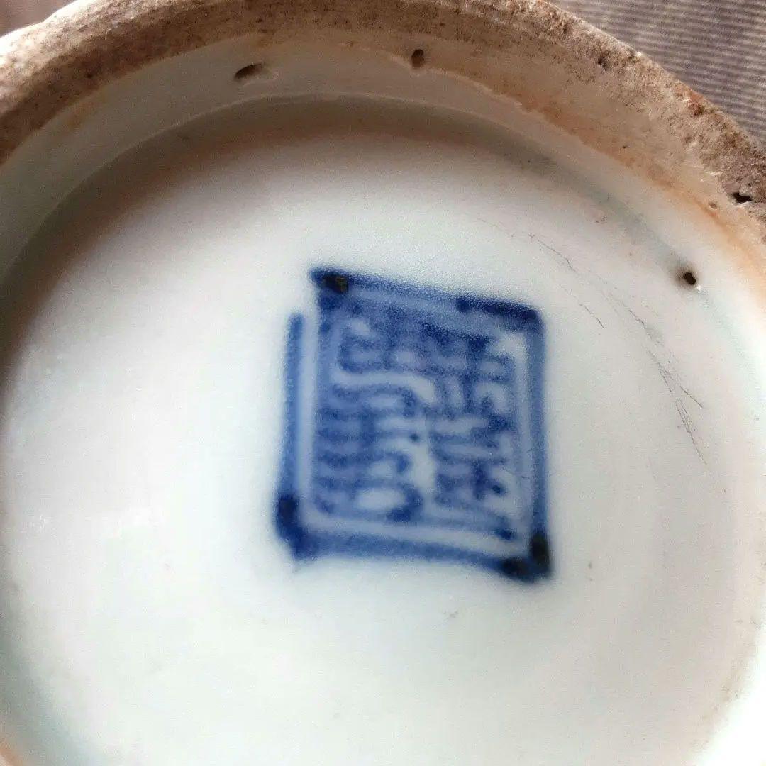 青磁花瓶　蓮花陰刻文
