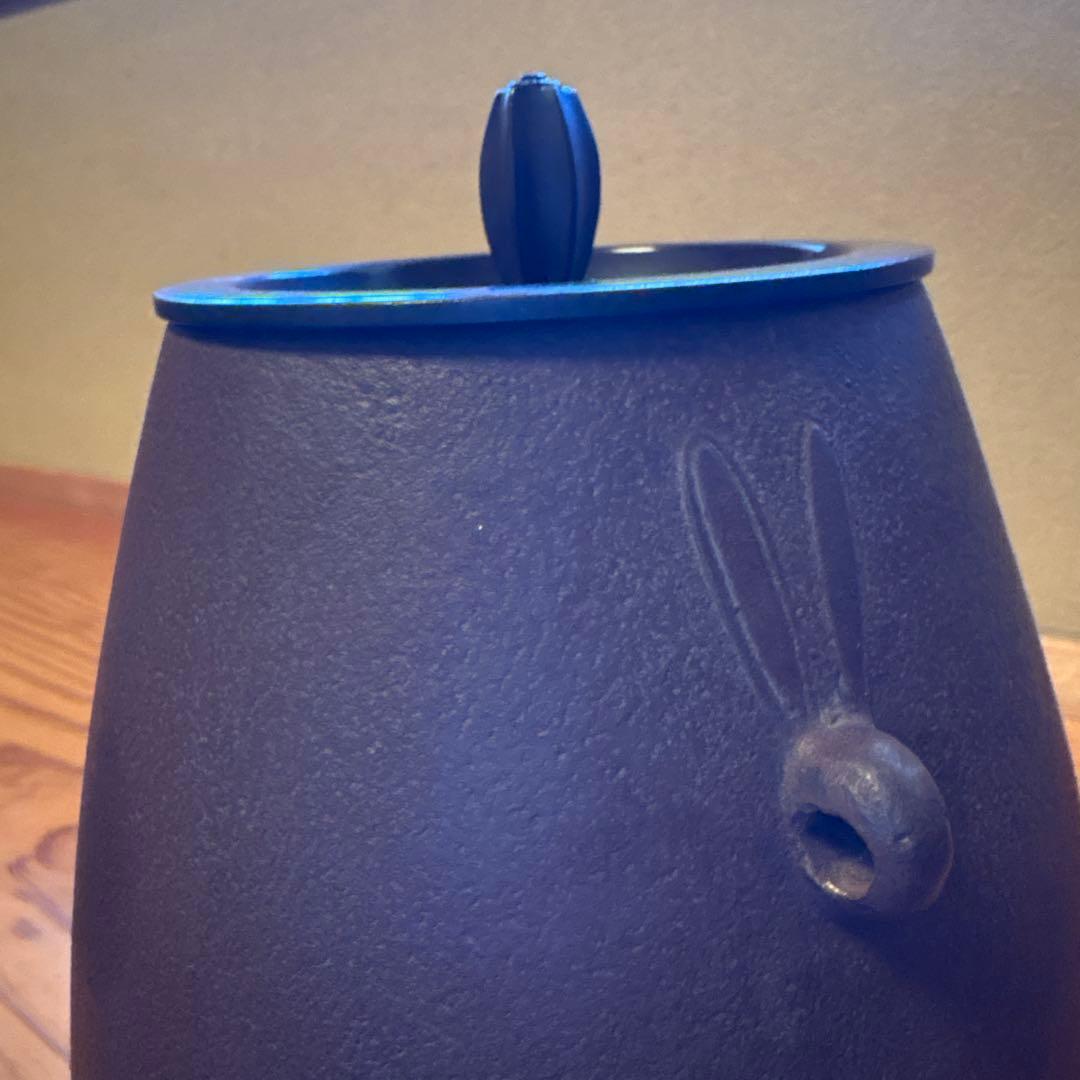 兎鐶付竹地紋釜　　敬典造