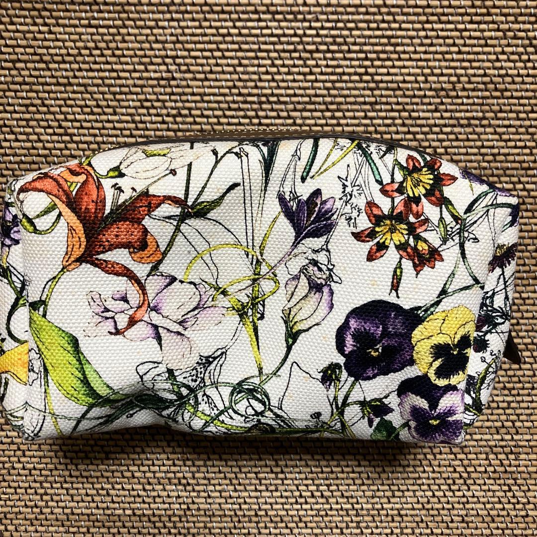 ブ*e様 正規店購入　GUCCI 花柄ポーチ　カード付き
