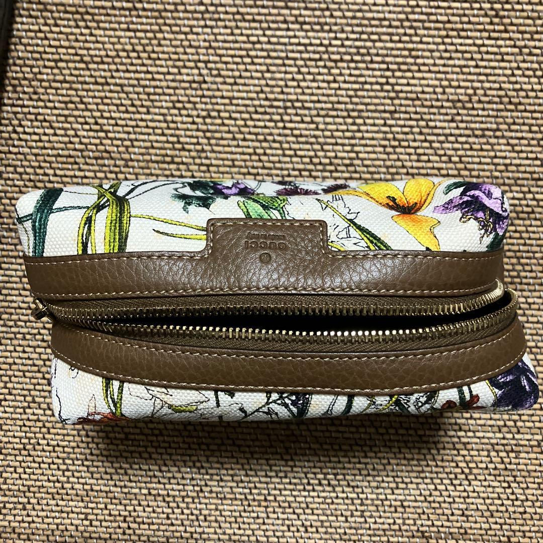ブ*e様 正規店購入　GUCCI 花柄ポーチ　カード付き