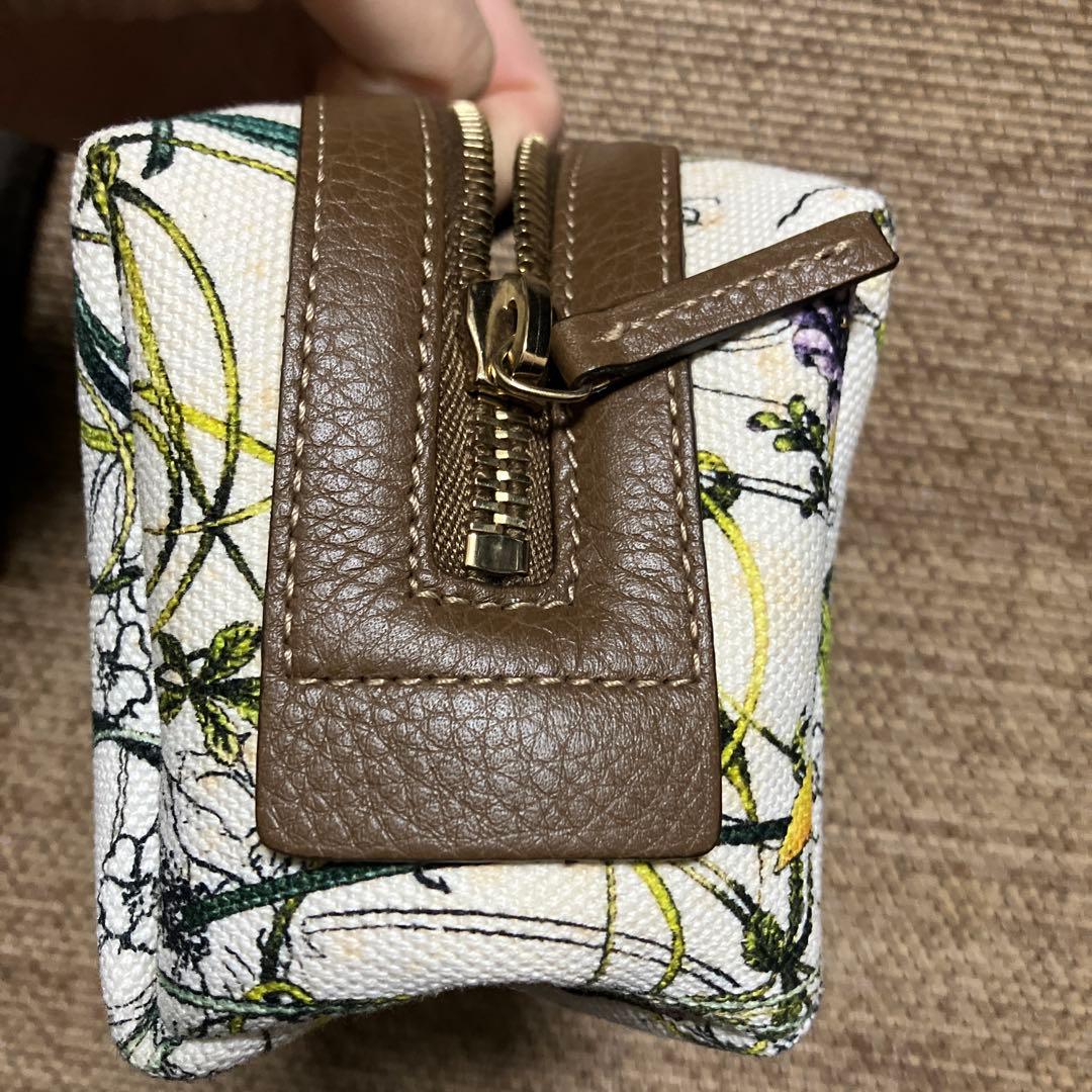 ブ*e様 正規店購入　GUCCI 花柄ポーチ　カード付き