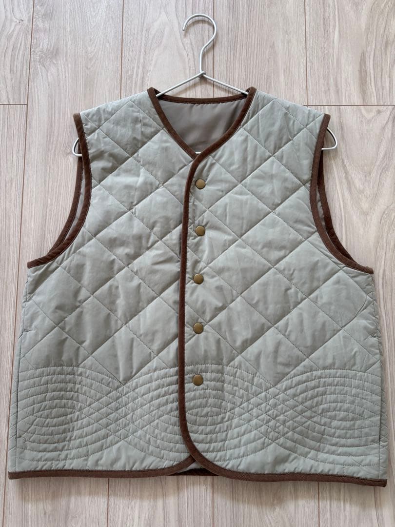 【北欧、暮らしの道具店】毎日着回したいキルティングベスト　よしいちひろさんコラボ