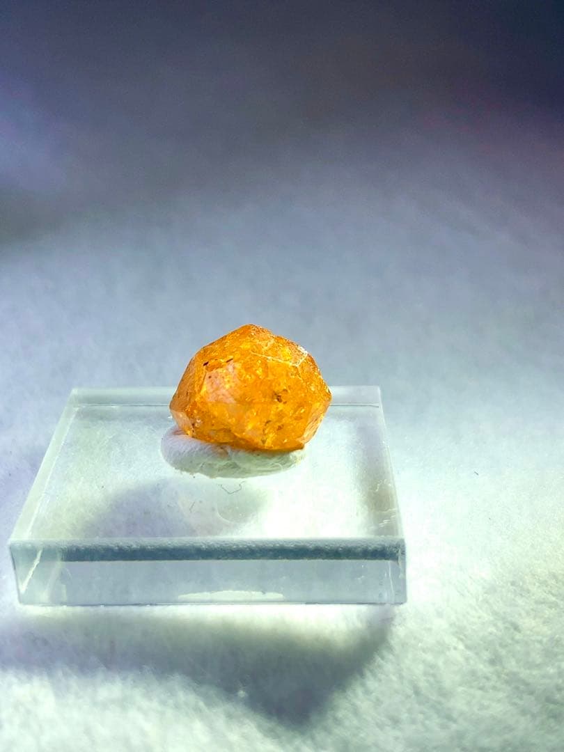 マンダリンガーネット　結晶　原石　鉱物標本　タンザニアLoliondo産　宝石質