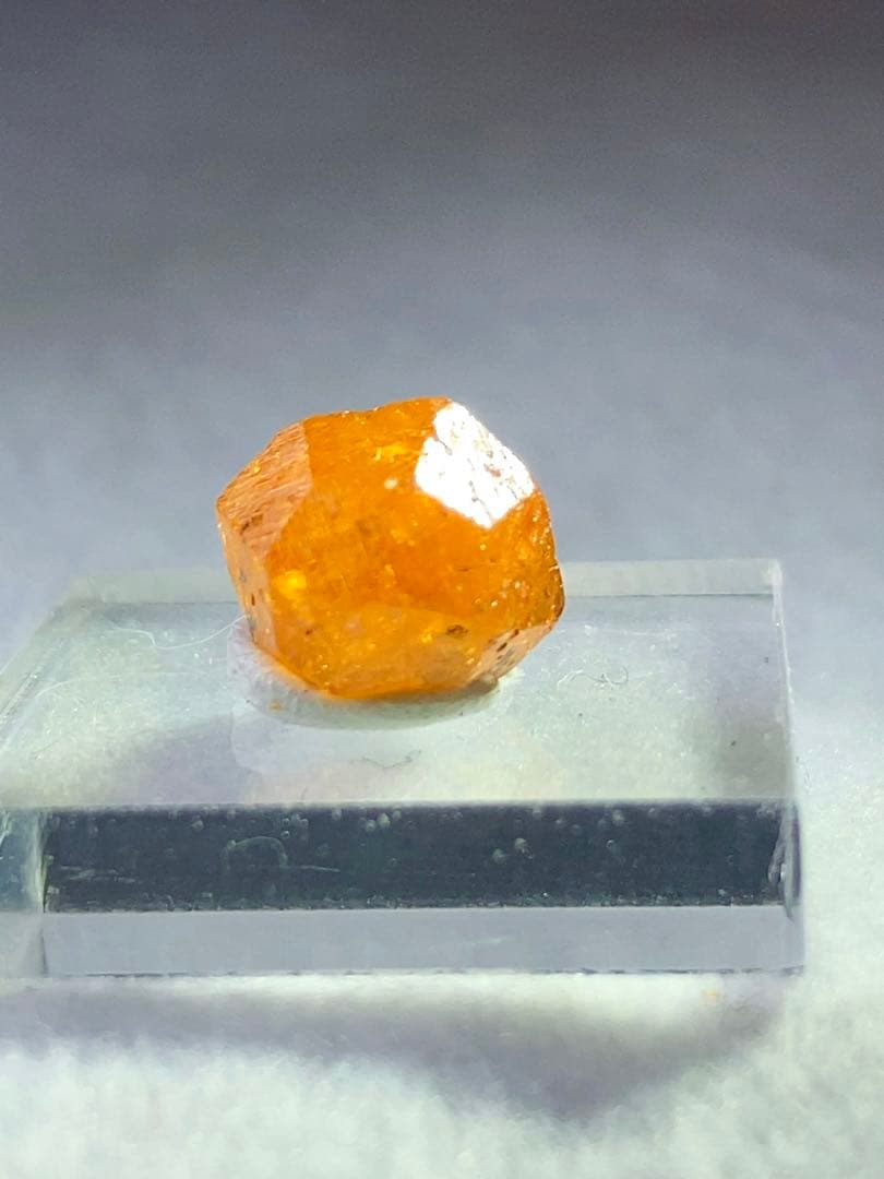マンダリンガーネット　結晶　原石　鉱物標本　タンザニアLoliondo産　宝石質