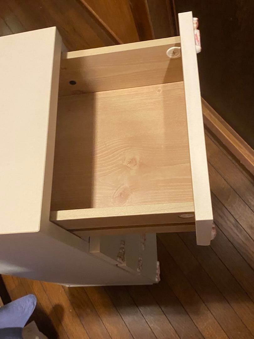 ホワイト チェスト♦️ピンクシルバー ロココ装飾♦️しっかりとした 隙間収納♦️送料込