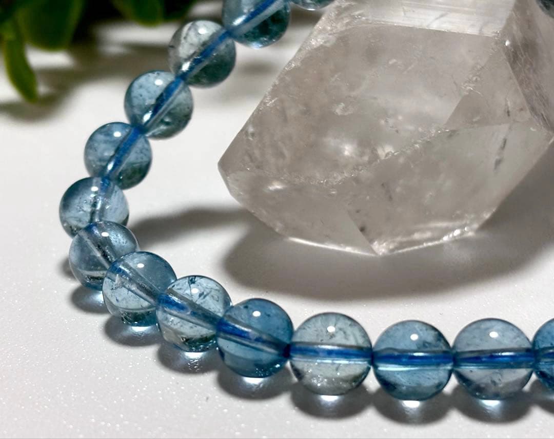 究極品質　秘蔵放出　輝く未来を象徴する蒼き守護石　ディープスカイブルートパーズ