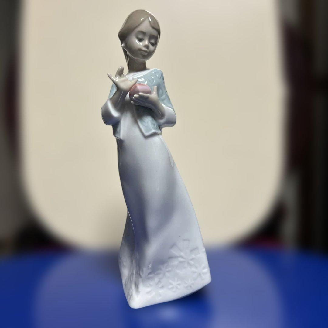値下げしました　美品　NAO陶器製少女像 青いショール 2セット　高さ22cm