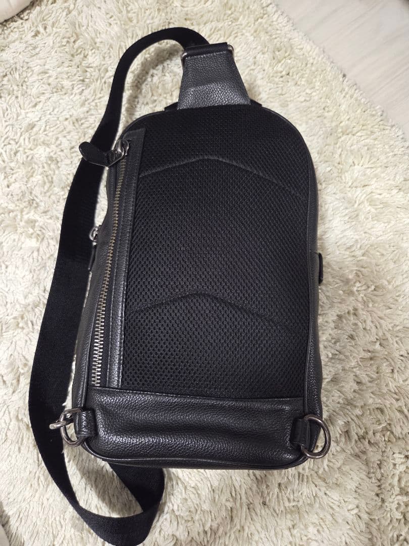 COACH ブラックレザー ボディバッグ