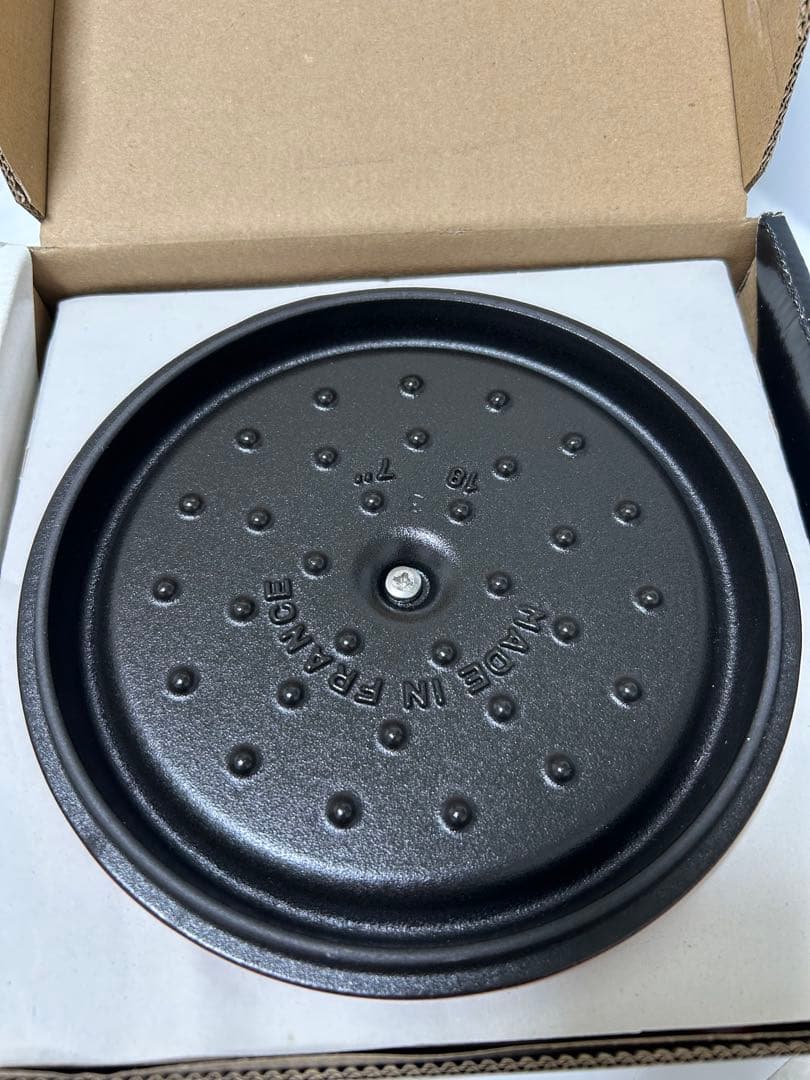 【新品、未使用】ストウブ staub ココットラウンド18cm チェリー　赤
