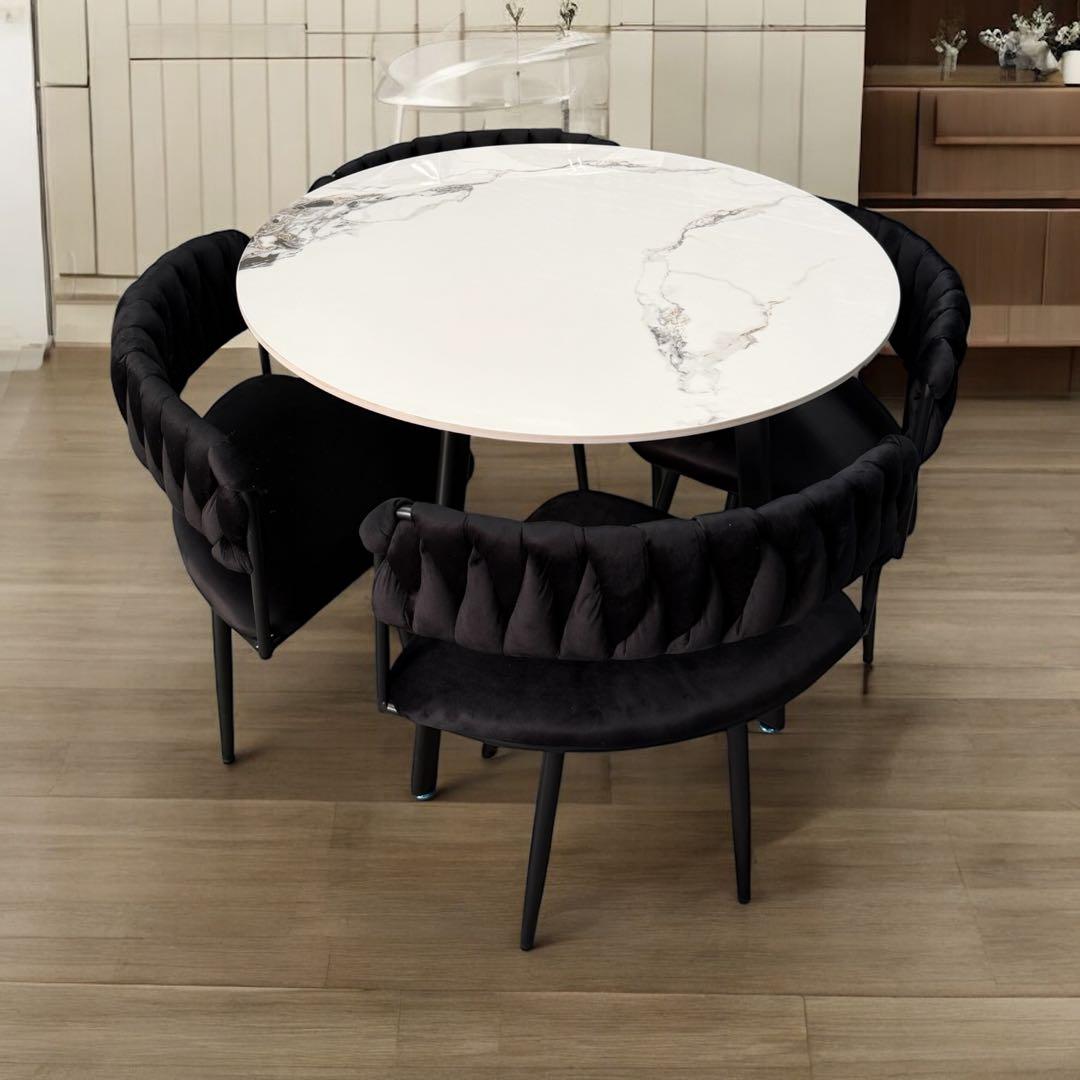 ダイニングテブル+ 4脚の椅子