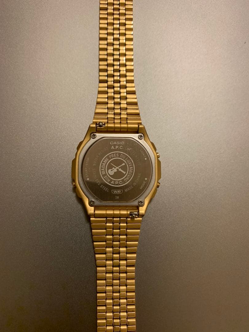 CASIO A.P.C. ゴールド デジタル腕時計