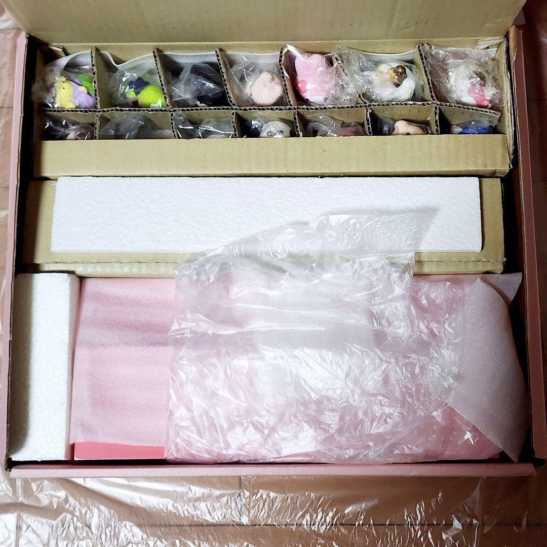 【中古品】はろうきてぃ 吉徳 雛 段飾り 1999年度 紅梅模様桃山屏風