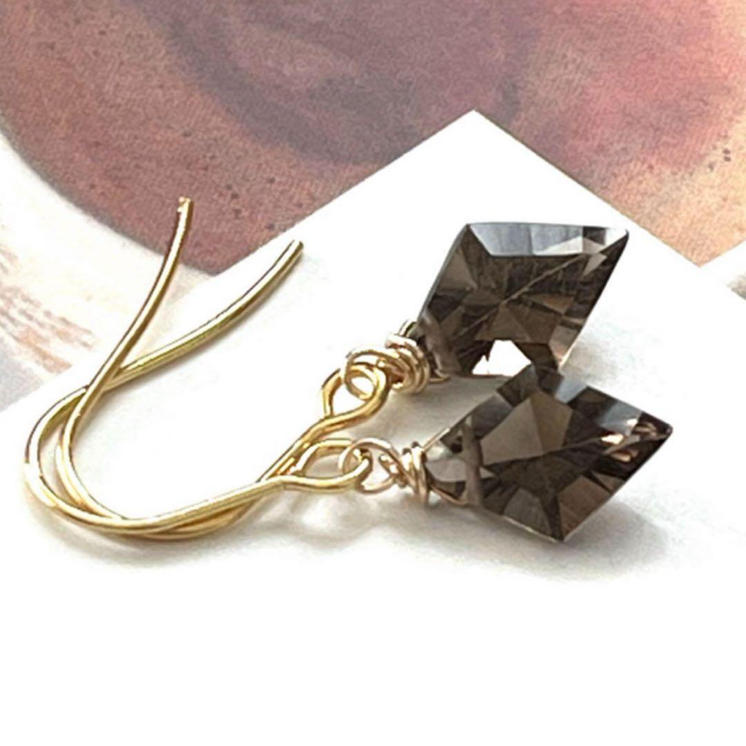 kao☺︎ 宝石質枠トパーズピアス　14kgf④に変更　11月誕生石