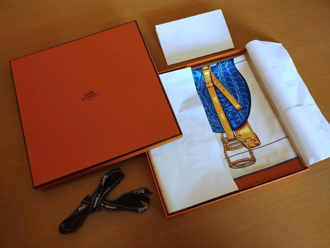 エルメス Hermes スカーフ カレ90 (すべては鞍の中に) 新品未使用品
