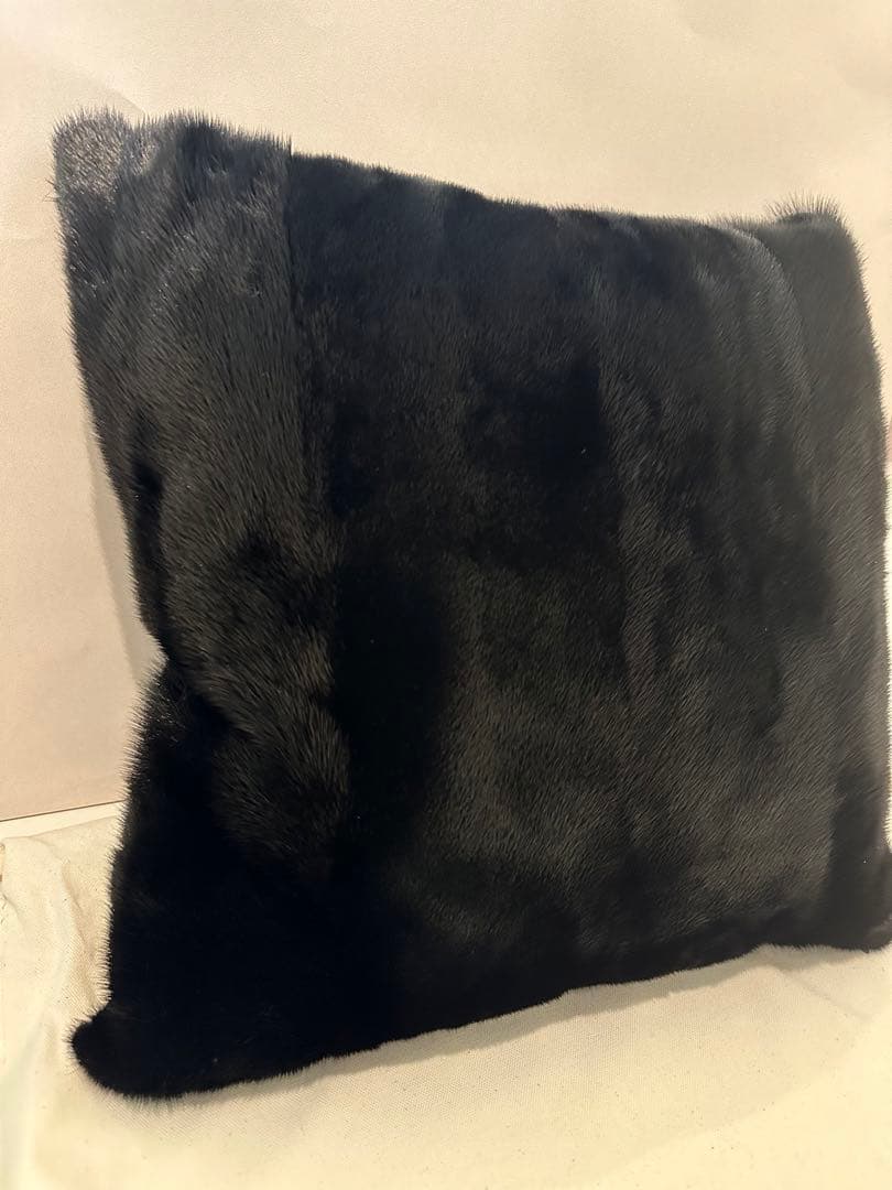 VALENTINO ミンクファークッション　ベビーレース